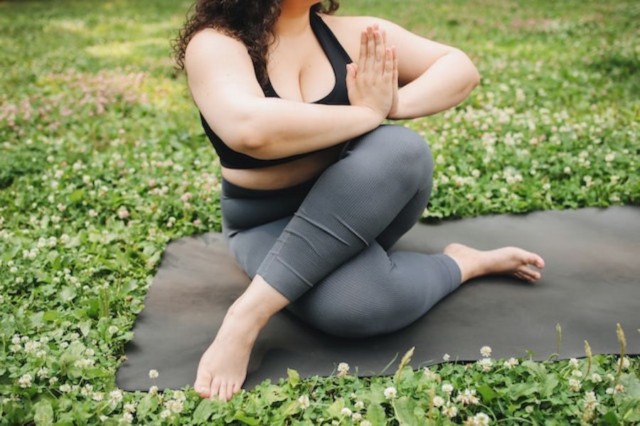What to Wear to Yoga Plus Size – Guide